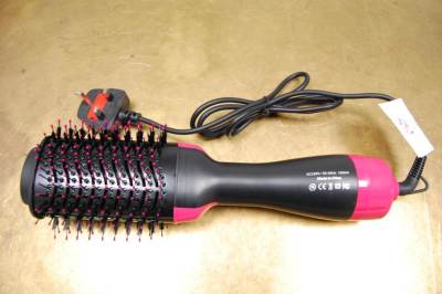 Photo of ‘One Step’ Hair Dryer and Styler sold via Amazon (ASIN: B09P47LHQP)