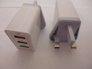 Photo of SDC-30W Triple USB Output AC/DC Adaptor