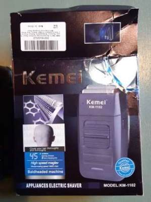 Photo of Plug Adaptor supplied with Kemei Electric Shaver
