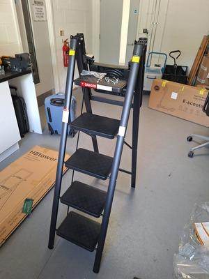 Photo of HB Tower 5 Step Ladder sold via Amazon