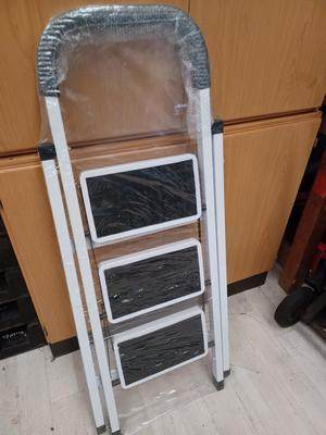 Photo of Topway Steel 3-Step Home Ladder