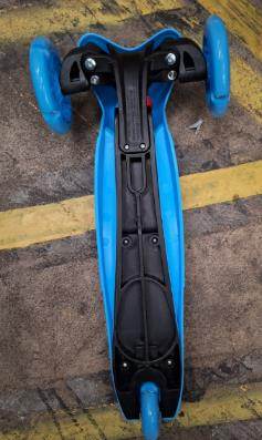 Photo of Beleev Kids 3 Wheel Kick Scooter sold via Amazon