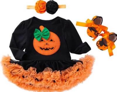 Photo of Maeau baby girl’s pumpkin outfit sold via Amazon