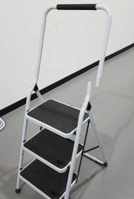 Photo of 3-Step Step Ladder with Handrail